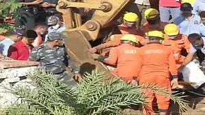 मध्य प्रदेश में कुआं धंसने से मचा कोहराम! अब तक 4 शव मिले, 19 बचाए गए, हादसे पर राहुल गांधी ने जताया दुख