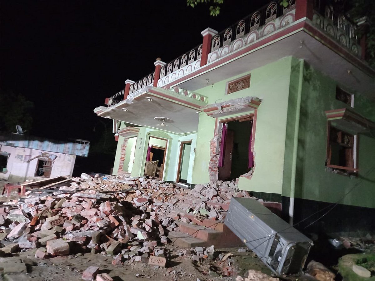 उत्तर प्रदेश में पुलिस की बर्बरता: दलितों के मकानों को बुलडोज़र से ढहाया, कांग्रेस ने की न्यायिक जांच की मांग