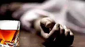 मध्य प्रदेश के मंदसौर में जहरीली शराब पीने से तीन लोगों की मौत, परिवार में पसरा मातम