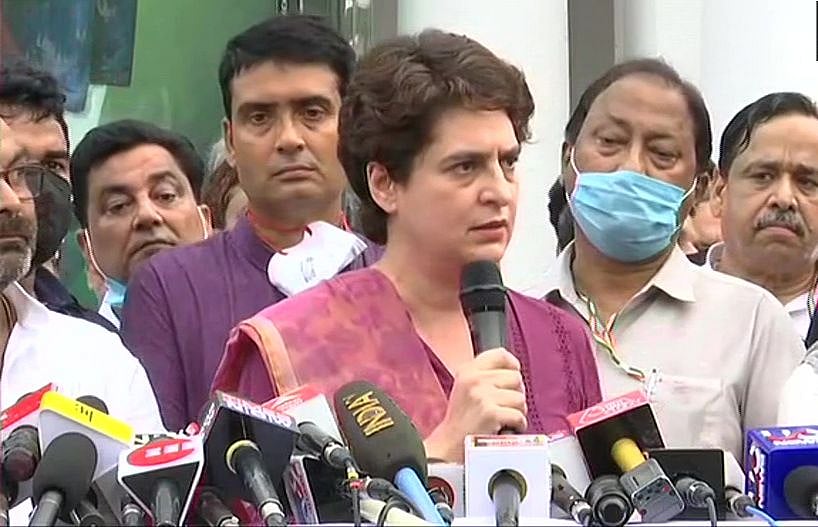 लखनऊ में योगी सरकार पर गरजीं प्रियंका गांधी, कहा- बीजेपी राज में संविधान को किया जा रहा नष्ट, करेंगे विरोध