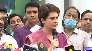 लखनऊ में योगी सरकार पर गरजीं प्रियंका गांधी, कहा- बीजेपी राज में संविधान को किया जा रहा नष्ट, करेंगे विरोध