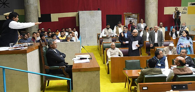 कोरोना पर बुरी फंसी खट्टर सरकार, ऑक्सीजन की कमी से मौत के मामलों की जांच कराने को हुई तैयार, किसानों के मुद्दे पर वॉकआउट