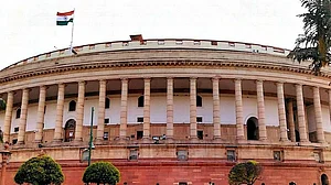मानसून सत्र: पिछले 2 हफ्ते में दोनों सदनों ने सिर्फ 18 घंटे हुए काम, संसद में गतिरोध के लिए जिम्मेदार कौन?