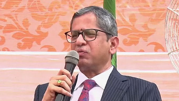 फोटो : @LiveLawIndia