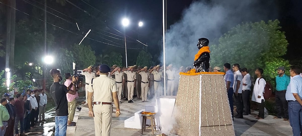 बिहार: 'एकबार विदाई दे मां' के नारों से गूंज उठा मुजफ्फरपुर का जेल, सुबह 4 बजे पहुंचे कई बड़े अधिकारी, जानें पूरा मामला 