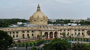 यूपी विधानसभा का मानसून सत्र कल से, कोरोना मौतों से लेकर कानून-व्यवस्था पर योगी को घेरने को तैयार विपक्ष
