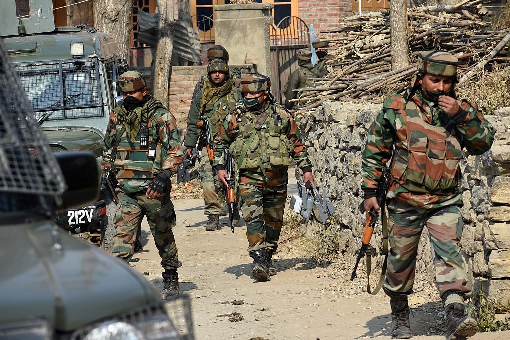 जम्मू-कश्मीर में फिर आतंकी हमला, श्रीनगर के चानापोरा में सुरक्षा बलों पर फेंका ग्रेनेड, एक घायल
