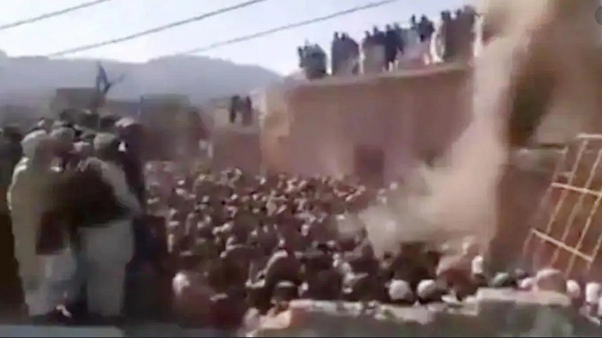 दुनिया की 5 बड़ी खबरें: पाकिस्तान में मंदिर तोड़फोड़ मामले में 20 लोग अरेस्ट और इजरायल ने लेबनान में 40 तोप के गोले दागे 