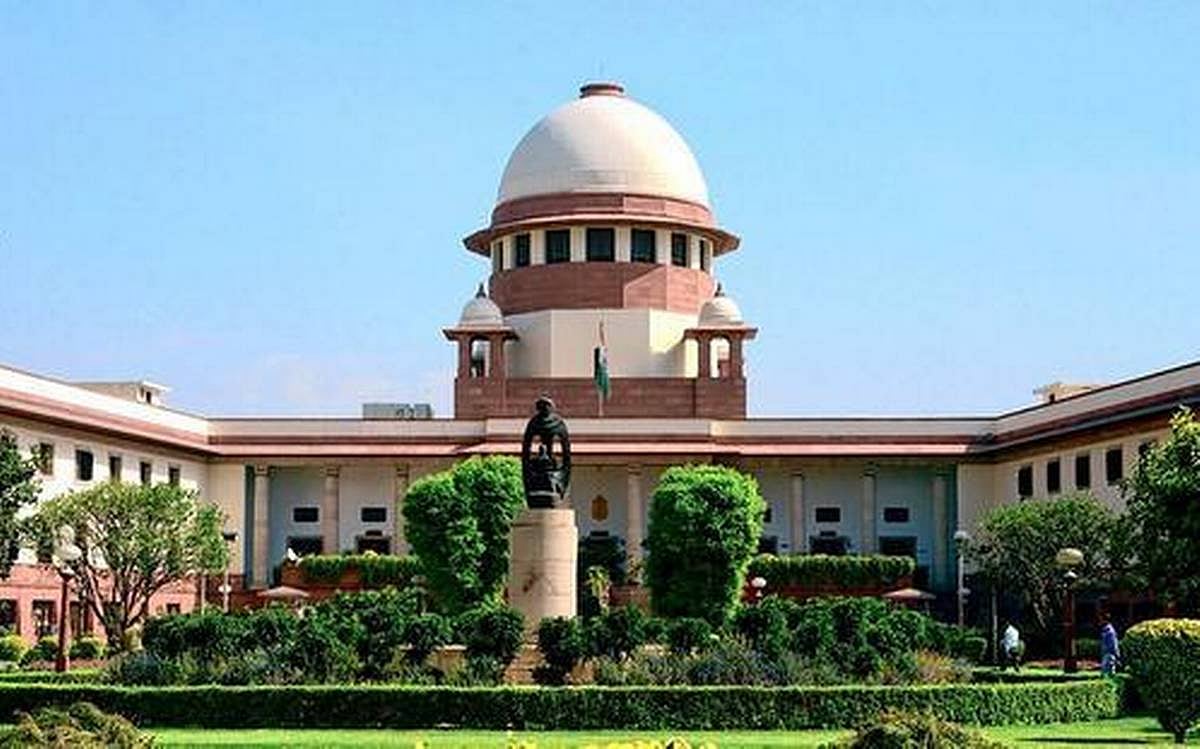 सुप्रीम कोर्ट ने गुजरात सरकार को लगाई फटकार, कहा- लोगों को कोरोना से बचाने की जगह आग से मारा जा रहा