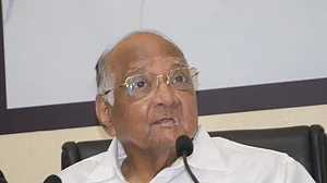 जब एक शख्स ने NCP प्रमुख शरद पवार की आवाज में फोन कर ट्रांसफर के लिए कहा- सामने आया सच तो मच गया हड़कंप!