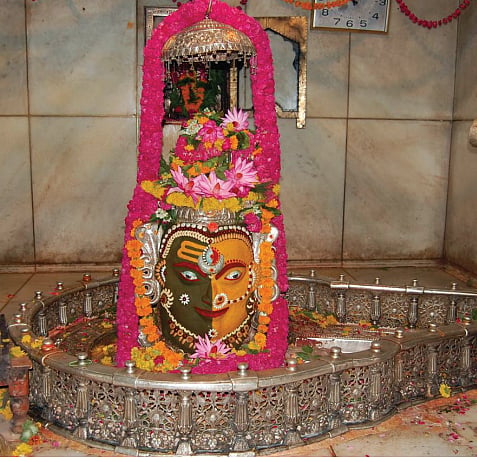 मृणाल पाण्डे का लेख: अथ प्रतिमा नाटकम्