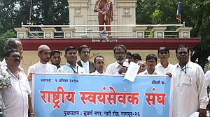 नागपुर में ही है एक और RSS, पर विचारों से है अलग, और नाम को लेकर कुछ कर भी नहीं पा रहा भागवत का गैर-पंजीकृत संघ
