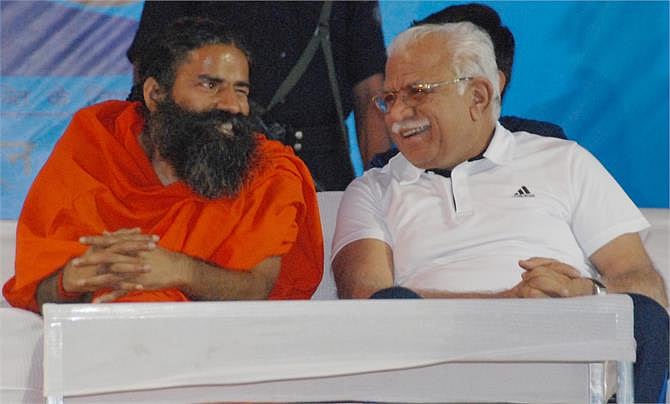 बाबा रामदेव पर खट्टर सरकार की मेहरबानी! दवा की प्रभावशीलता जाने बिना ही खरीद डाले क़रीब 3 करोड़ के कोरोनिल किट