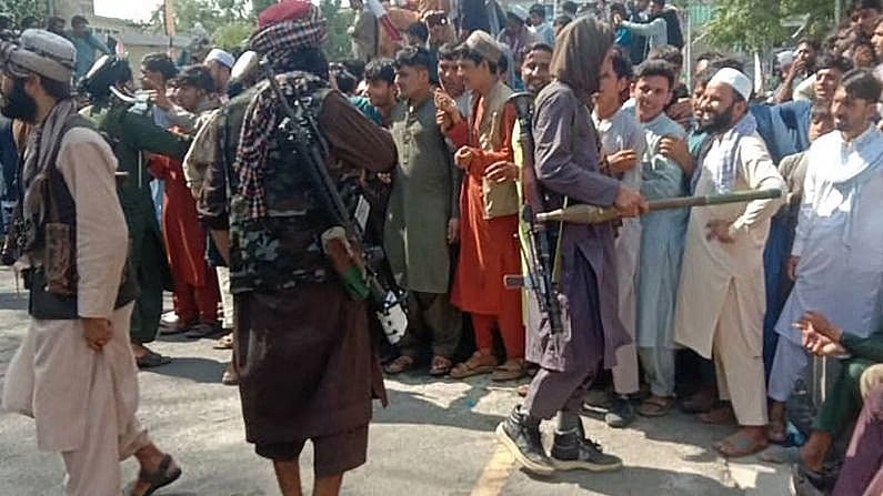 वीडियो: फिर दिखा तालिबान का 20 साल पुराना क्रूर चेहरा! आतंक के खिलाफ हथियार उठाने वाली पहली महिला गवर्नर गिरफ्तार  