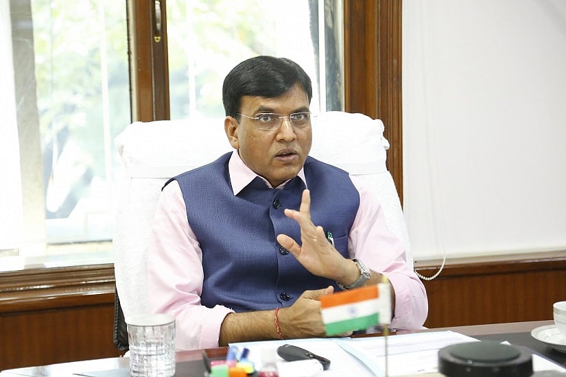 केरल और असम में कोरोना के मामलों ने बढ़ाई चिंता, मंडाविया जल्द समीक्षा के लिए दोनों राज्यों का करेंगे दौरा