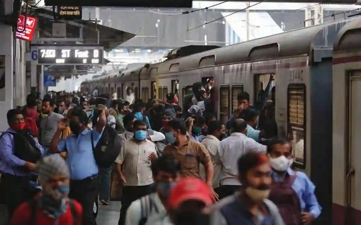 मुंबई के 3 रेलवे स्टेशनों और अमिताभ बच्चन के बंगले को बम से उड़ाने की धमकी, पुलिस अलर्ट, बढ़ाई गई सुरक्षा 