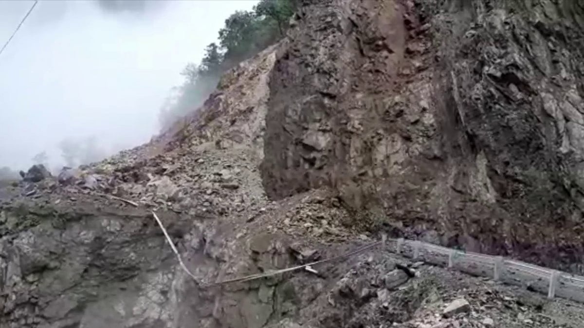 उत्तराखंड के पिथौरागढ़ में दर्दनाक हादसा, भारी बारिश के बाद लैंडस्लाइड में 2 लोगों की मौत, 5 लापता