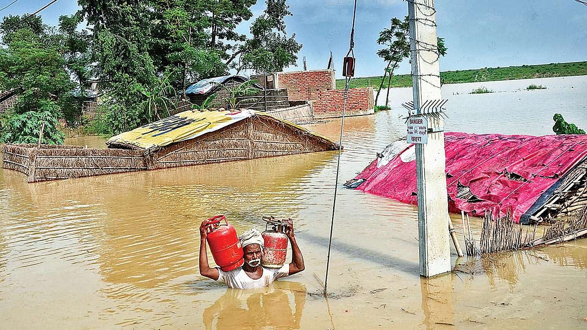 बिहार के कई जिलों में विकट बनी बाढ़ की स्थिति, खतरे के निशान से ऊपर बह रही गंगा-पुनपुन नदी, गांवों में घुसा पानी