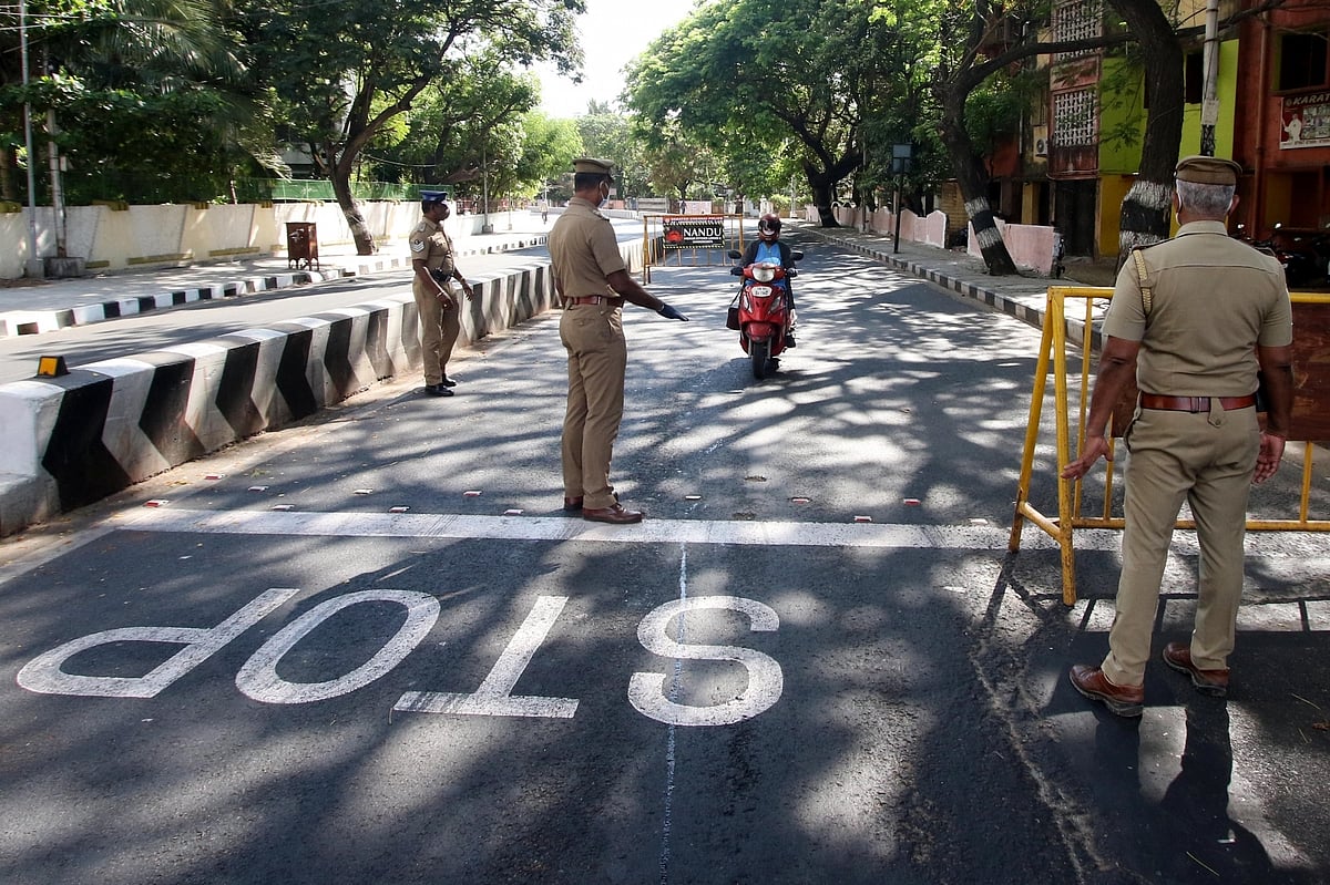 तमिलनाडु सरकार ने सीमाओं पर कोविड प्रमाणपत्रों की जांच सख्त की, केरल में एक दिन में 20,000 से अधिक आ रहे केस