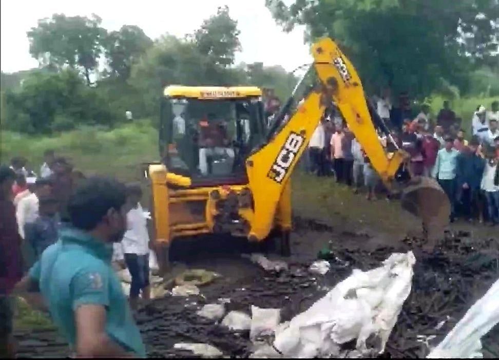 महाराष्ट्र के बुलढाणा में बड़ा सड़क हादसा, ट्रक पलटने से करीब 13 मजदूरों की हुई मौत