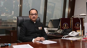 पूर्व सीबीआई चीफ आलोक वर्मा पर बड़ी कार्रवाई की तैयारी, सतर्कता आयोग ने की गंभीर सिफारिश!