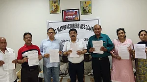 यूपी सरकार की नई खरीद नीति से आगरा में 35 इकाइयां बंद, 5 हजार से ज्यादा कामगारों की गई नौकरी