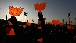 विष्णु नागर का व्यंग्यः कमल खिले हैं गुलशन-गुलशन, कीचड़ ब्रांड बना नेशनल ब्रांड!