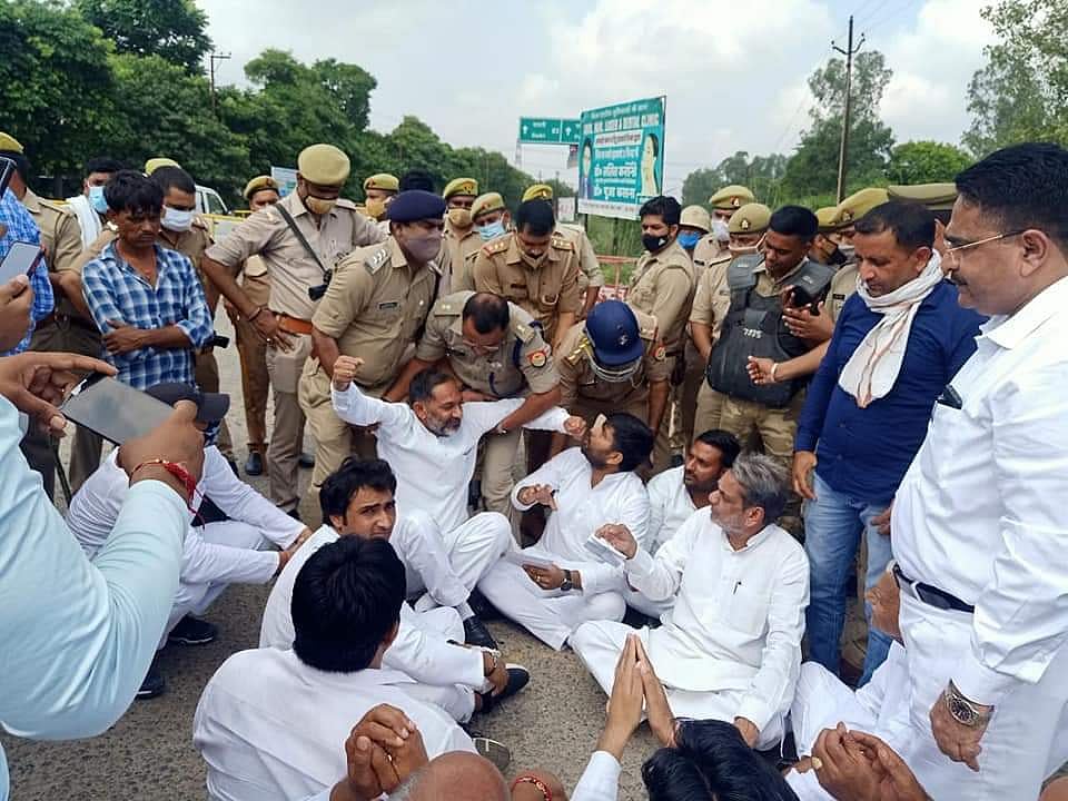 यूपीः गिरफ्तार गुर्जर नेताओं ने पुलिस लाइन में लगाई पंचायत, बीजेपी के बहिष्कार का किया ऐलान, देखती रह गई योगी सरकार