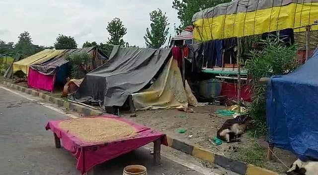 बिहार में बाढ़ से हालात भयावह, अस्पताल जलमग्न, थाना डूबा, लोग सड़कों पर शरण लेने को मजबूर