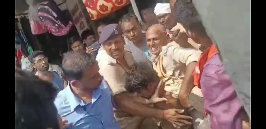 'सुशासन राज' में भीड़ ने फिर लिया कानून हाथ में, संदिग्ध आरोपी की जमकर पिटाई, बचाने गई पुलिस को भी बनाया बंधक