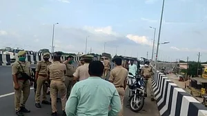 यूपी में अपराधियों का तांडव! आगरा-कानपुर हाईवे पर बदमाशों ने एक शख्स को गोलियों से भूना, जांच में जुटी पुलिस