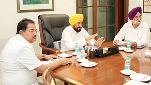 पंजाब: मंत्रिमंडल विस्तार के बाद अब विभागों का भी हुआ बंटवारा, चन्नी ने अपने पास रखे ये 14 विभाग, रंधावा बने गृह मंत्री