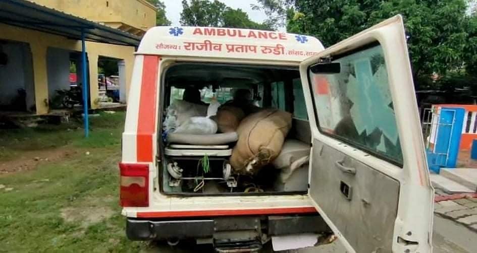 फिर विवादों में बीजेपी सांसद राजीव प्रताप रूड़ी की एम्बुलेंस, 280 लीटर शराब के साथ बिहार पुलिस ने पकड़ा