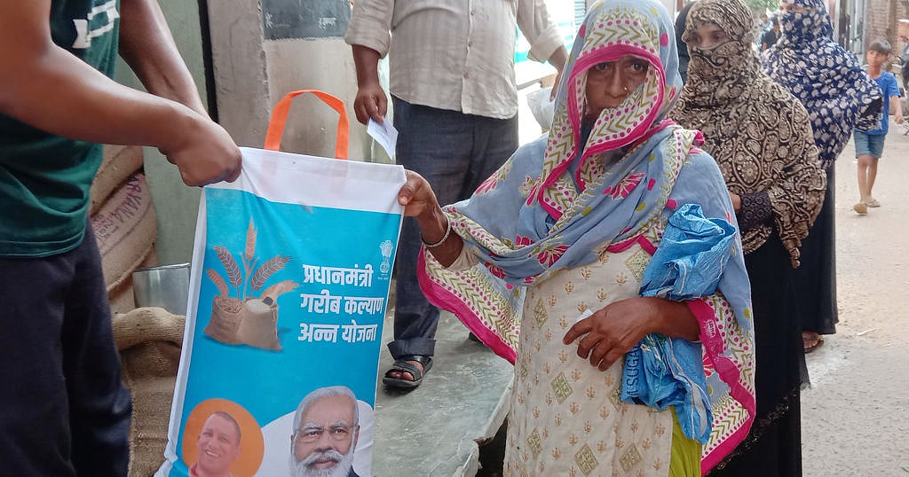योगी सरकार में बड़ा राशन घोटाला, खुद को फंसता देख ज्यादा आय वाले किसानों को 'राशन चोर' कह रही है सरकार