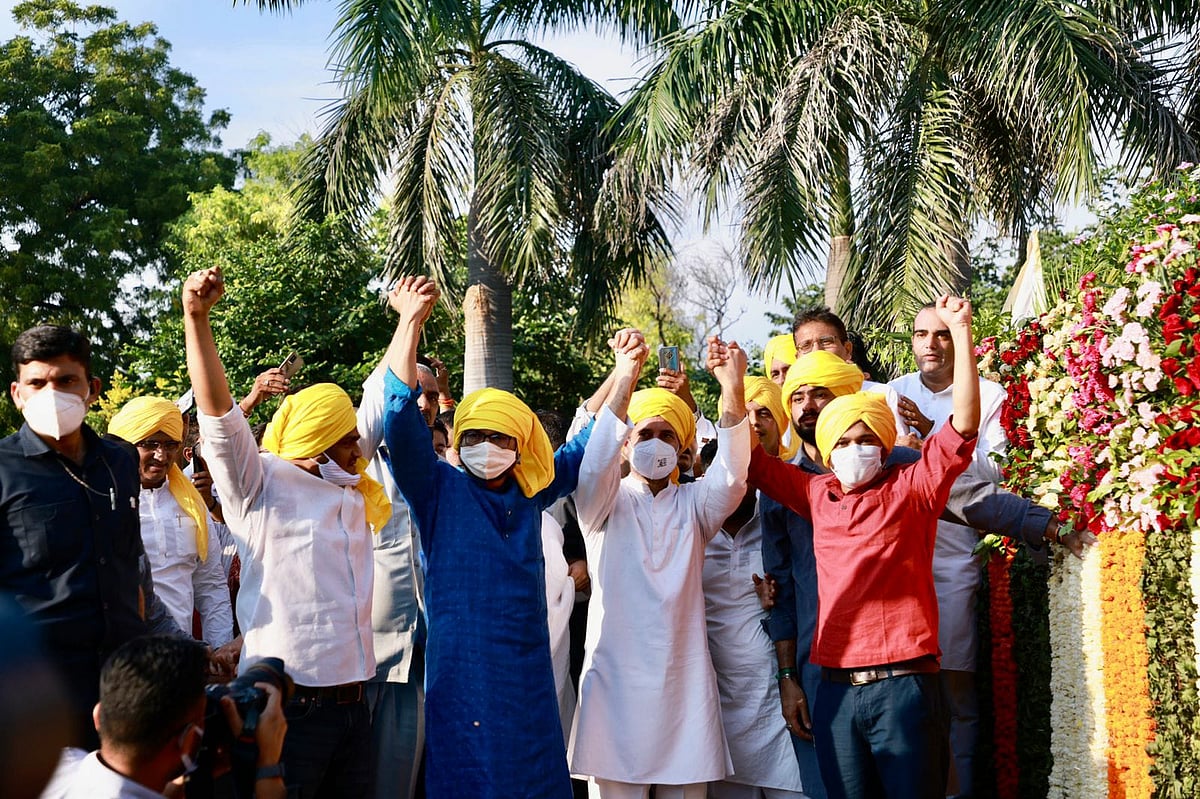 वीडियो: कांग्रेस में शामिल हुए कन्हैया कुमार और जिग्नेश मेवाणी, भगत सिंह पार्क में राहुल गांधी संग पगड़ी पहने आए नजर