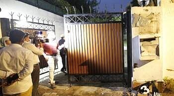 दिल्ली में चुनाव आयोग से सटे ओवैसी के सरकारी आवास पर तोड़फोड़, हिंदू सेना के 5 लोग हिरासत में लिए गए