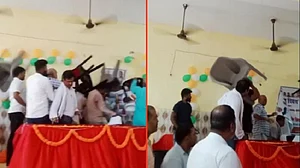 वीडियो में देखें योगी सरकार के मंत्री पुत्र की गुंडई, बैनर पर फोटो नहीं होने पर बीडीओ को जमकर पीटा