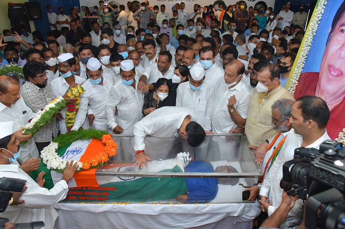 दिवंगत कांग्रेस नेता ऑस्कर फर्नांडीस को हजारों समर्थकों ने दी श्रद्धांजलि, 16 सितंबर को अंतिम संस्कार