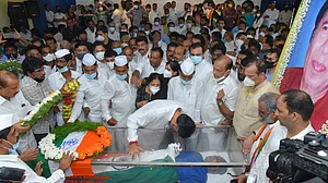 दिवंगत कांग्रेस नेता ऑस्कर फर्नांडीस को हजारों समर्थकों ने दी श्रद्धांजलि, 16 सितंबर को अंतिम संस्कार