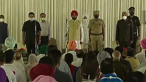 पंजाबः चरणजीत चन्नी सरकार के 15 मंत्रियों ने ली शपथ, युवा चेहरों को तरजीह, क्षेत्रीय-सामाजिक संतुलन भी दिखा