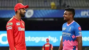 IPL 2021 में आज सबसे ज्यादा छक्के जड़ने वाली इन दो टीमों की जंग, जानें किसका पलड़ा होगा भारी?