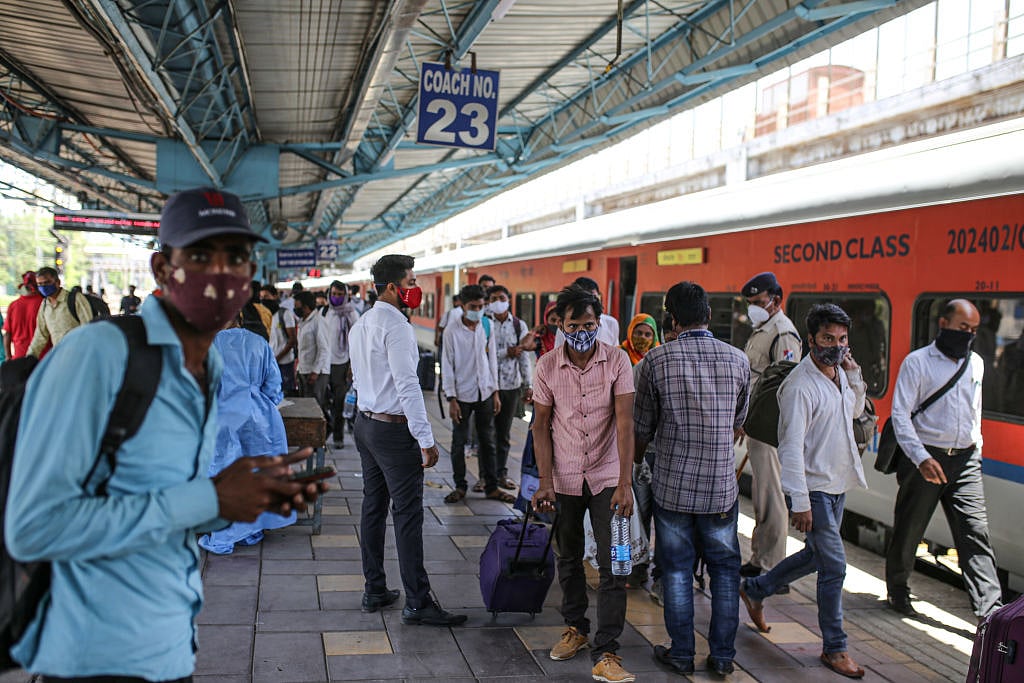 कोरोना को 'उत्सव' की तरह मना रेलवे वसूल रहा दोगुना किराया, फेस्टिवल स्पेशल के नाम पर यात्रियों से लूट