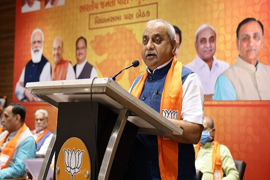 भूपेंद्र पटेल के शपथ लेने के साथ बढ़ा गुजरात बीजेपी में संकट, सीएम नहीं बनाए जाने पर भावुक हुए नितिन पटेल