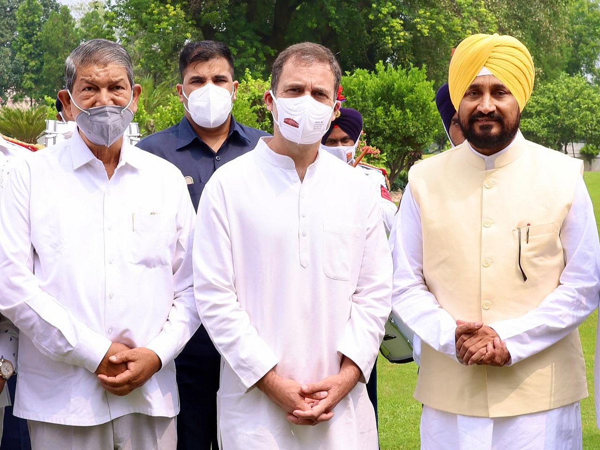 शपथ लेते ही चन्नी ने किया बिजली बिल माफी का ऐलान, प्रेस कॉन्फ्रेंस में हुए भावुक, कहा- कांग्रेस ने एक गरीब को बनाया सीएम 