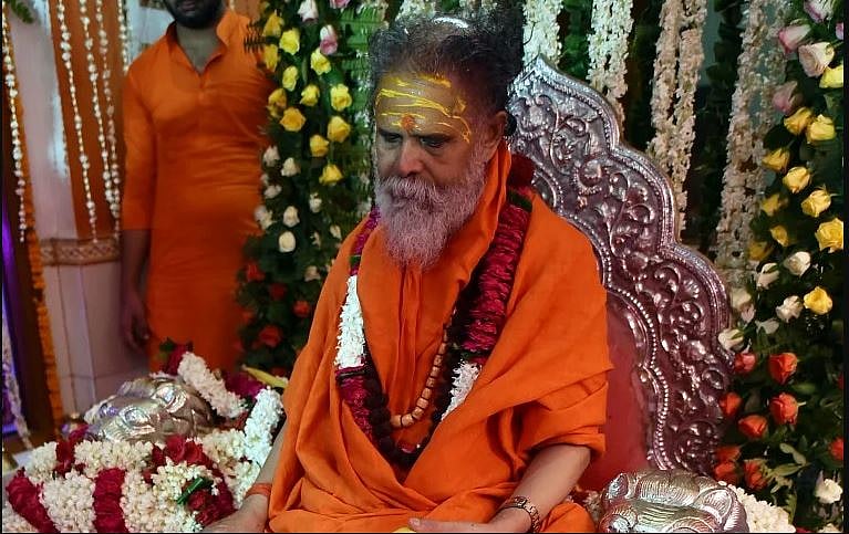 लड़की संग फोटो वायरल कर बदनाम करने वाला था आनंद, सामने आया महंत नरेंद्र गिरि का सनसनीखेज सुसाइड नोट