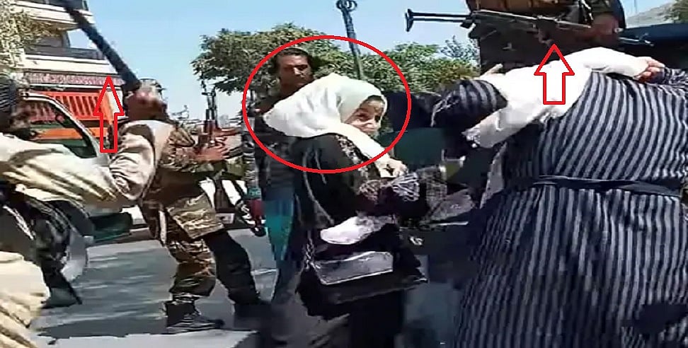 तालिबान की बर्बरता! काबुल में प्रदर्शनकारी महिला को बीच सड़क पर पीटा, हथियारों के बल पर विरोध को दबाने की कोशिश