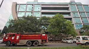 दिल्ली में CBI मुख्यालय के बेसमेंट में लगी आग, कड़ी मशक्कत के बाद पाया गया काबू