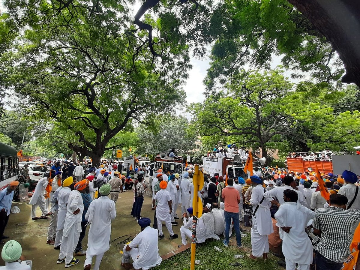 कृषि कानून: मोदी सरकार की कभी सहयोगी रही अकाली का प्रदर्शन, कहा- सरकार ने किसानों के साथ किया विश्वासघात