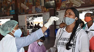 दिल्ली से एक ही ट्रेन से बिहार लौटे 30 यात्री कोरोना पॉजिटिव, त्योहारी सीजन में महामारी फैलने का बढ़ा खतरा