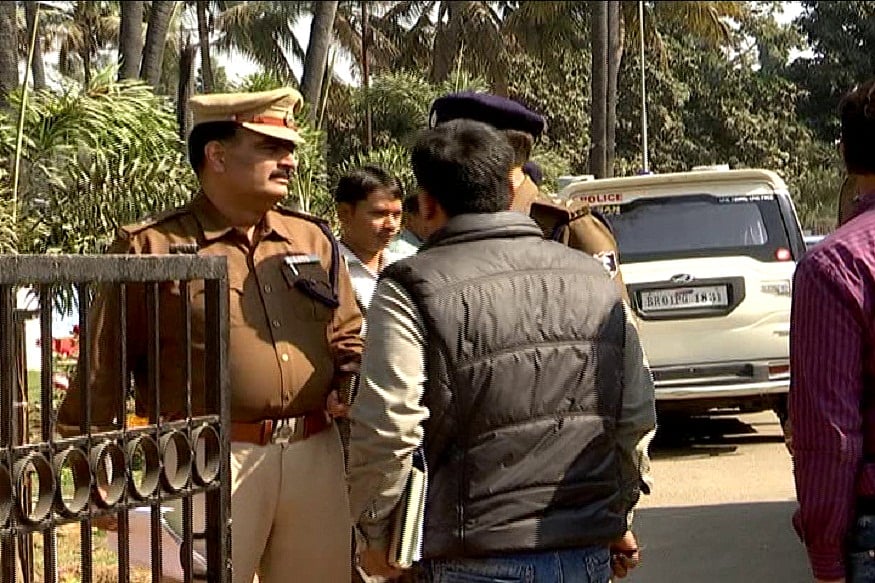 बिहारः बालू के अवैध खनन में निलंबित एसपी के ठिकानों पर ईओयू का छापा, करोड़ों की आय से अधिक संपत्ति का खुलासा